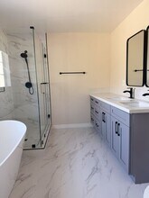 1641 E Hillcrest Dr in Thousand Oaks, CA - Building Photo - Building Photo