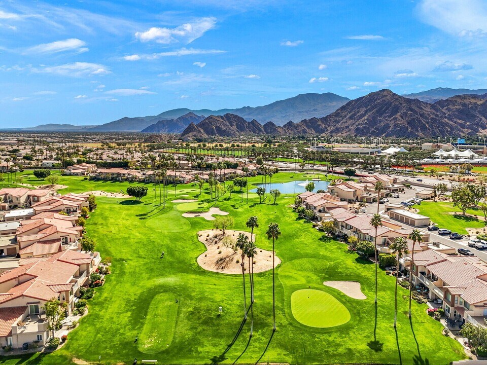 78129 Crimson Ct, Unit 129 in La Quinta, CA - Foto de edificio