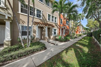 770 Millbrae Ct in West Palm Beach, FL - Building Photo - Building Photo