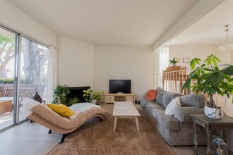 28320 Rey de Copas Ln in Malibu, CA - Foto de edificio - Building Photo