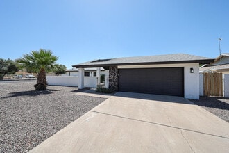 3001 W Mercer Ln in Phoenix, AZ - Building Photo - Building Photo