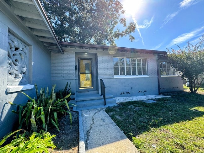 747 Moravon Ave in Jacksonville, FL - Foto de edificio - Building Photo
