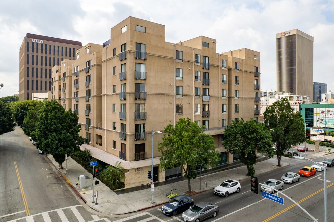 Barcelona Towers in Los Angeles, CA - Building Photo