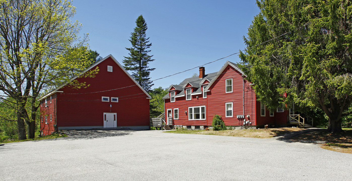 1042 Bridgton Rd in Westbrook, ME - Building Photo