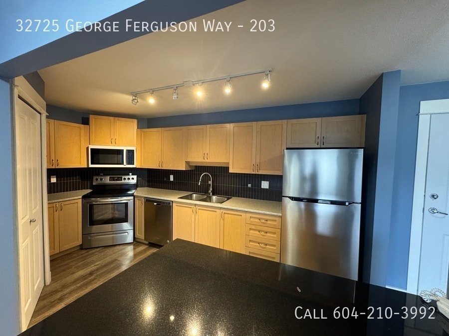 32725 George Ferguson Way in Abbotsford, BC - Building Photo