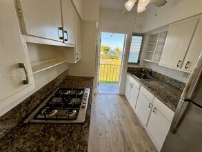 7921 East Dr in North Bay Village, FL - Building Photo - Building Photo