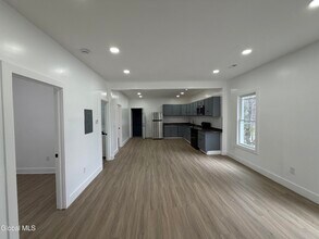 7 Hewitt St in Amsterdam, NY - Building Photo - Building Photo