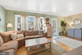 9100 Omar Ct in Fairfax, VA - Building Photo - Building Photo