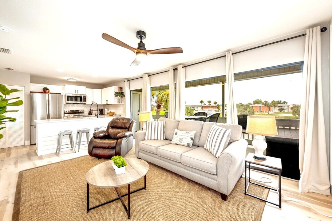 4000 Gulf Terrace Dr in Destin, FL - Building Photo