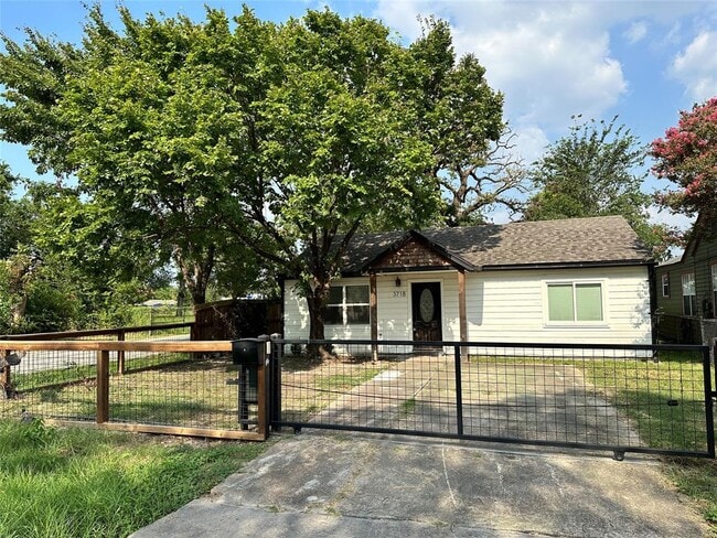 3718 Moore St in Houston, TX - Building Photo - Building Photo