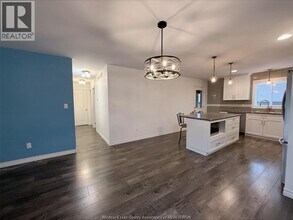 1031 Thunderbay Ave in Windsor, ON - Building Photo - Building Photo