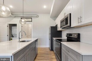 2440 Kensington Ave in Philadelphia, PA - Building Photo