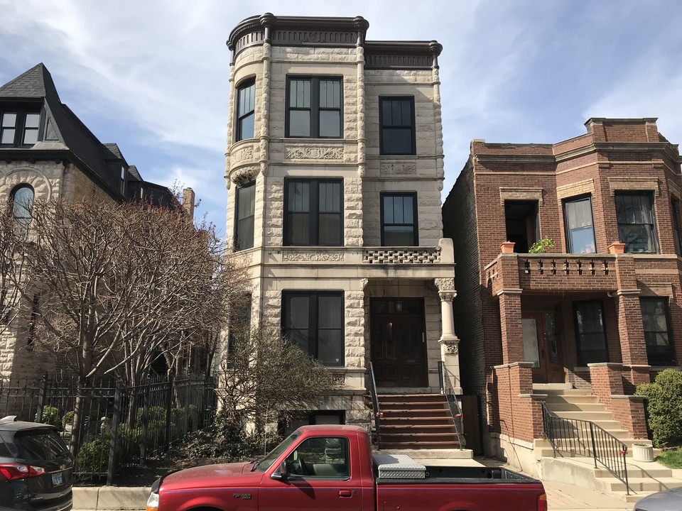 2152 W Concord Pl in Chicago, IL - Building Photo