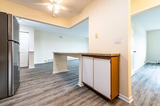 2218 S Goebbert Rd in Arlington Heights, IL - Building Photo - Building Photo