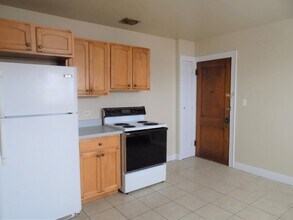 328 Green Bay Rd in Highwood, IL - Building Photo - Building Photo