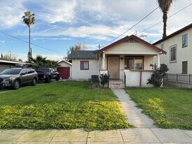 257 W 25th St in San Bernardino, CA - Building Photo