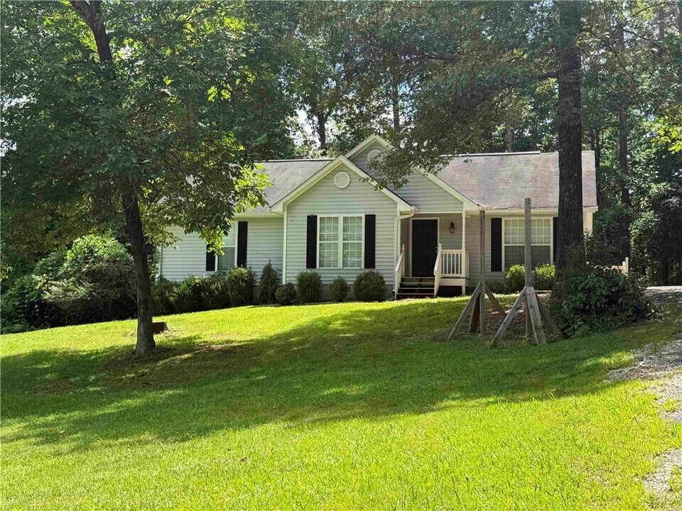 2538 Ben Higgins Rd in Dahlonega, GA - Building Photo