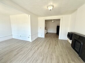 73 Saratoga Ave in Waterford, NY - Foto de edificio - Building Photo