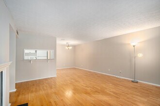 1115 Summit N Dr in Atlanta, GA - Building Photo - Building Photo