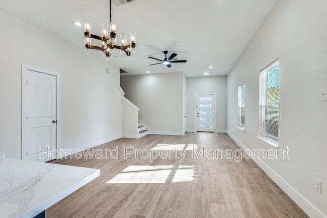 825 Stamps Ave in Fort Worth, TX - Building Photo - Building Photo