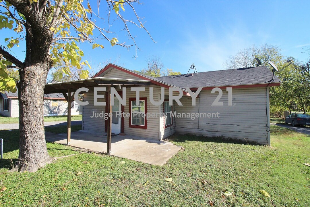 404 S Mable St in Ferris, TX - Building Photo