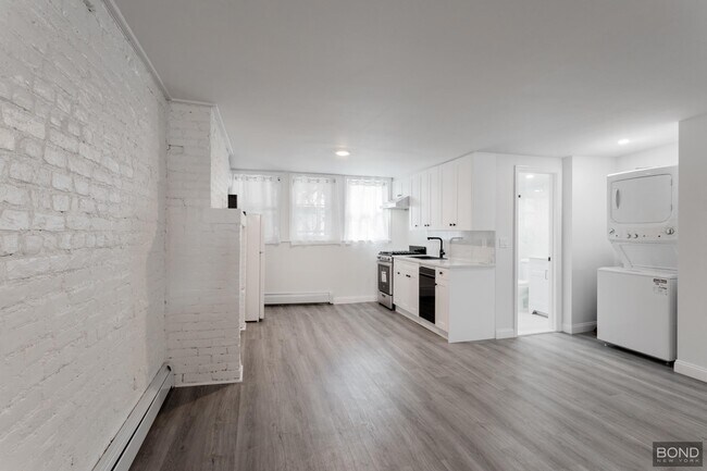 228 Leonard St in Brooklyn, NY - Building Photo - Building Photo
