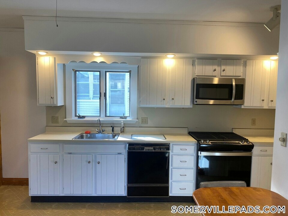 80 Curtis St in Somerville, MA - Building Photo
