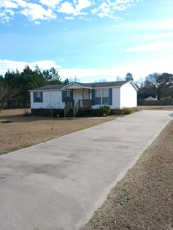 387 Deanne Ln in Coats, NC - Building Photo - Building Photo