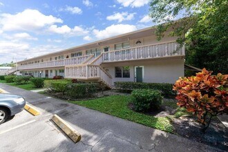99 Sussex E in West Palm Beach, FL - Building Photo - Building Photo