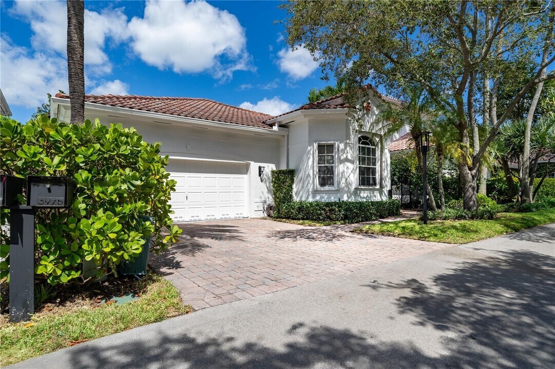 3975 194th Trl in Golden Beach, FL - Building Photo