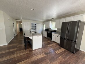 664 W Tram Rd in Vidor, TX - Building Photo - Building Photo