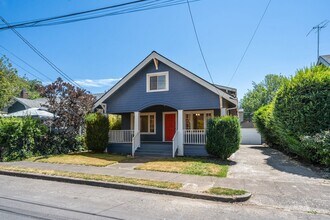 4528 SE Windsor Ct in Portland, OR - Building Photo - Building Photo