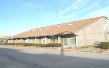 Prairie Hollow Apartments in Denton, TX - Building Photo - Building Photo