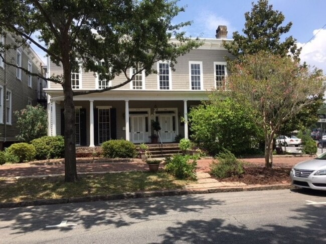 property at 226 E Gwinnett St
