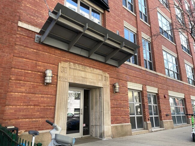 property at 1735 N Paulina St