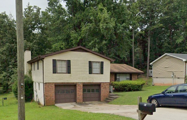 61 Hawthorne Dr in Riverdale, GA - Building Photo