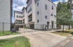 2403 Everett St in Houston, TX - Building Photo