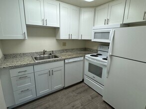 1st & Aloha Apartments in Seattle, WA - Building Photo - Interior Photo