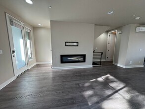 11403 117th Ln NE in Kirkland, WA - Foto de edificio - Building Photo