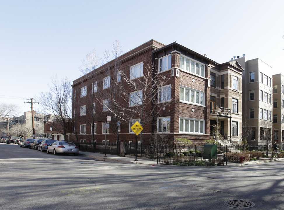 3013 Waterloo Ct in Chicago, IL - Building Photo