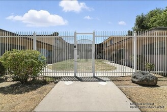 132 W 18th St in Merced, CA - Building Photo - Building Photo