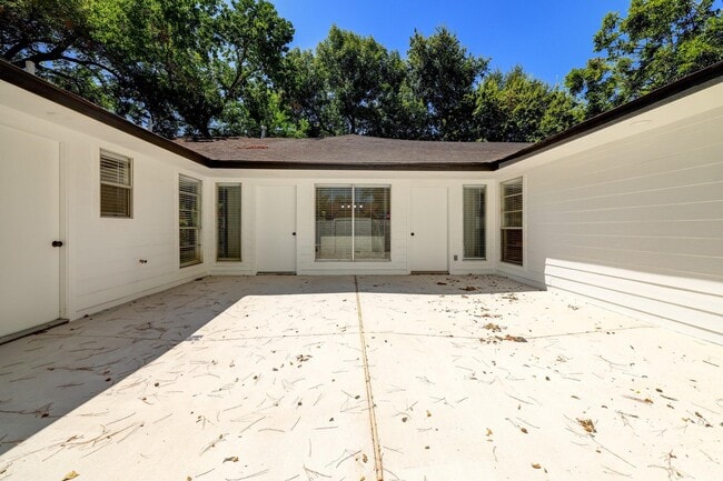 5519 Sheraton Oaks Dr in Houston, TX - Foto de edificio - Building Photo