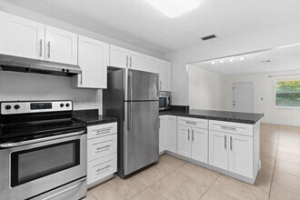 1515 N Federal Hwy in Lake Worth Beach, FL - Building Photo - Building Photo