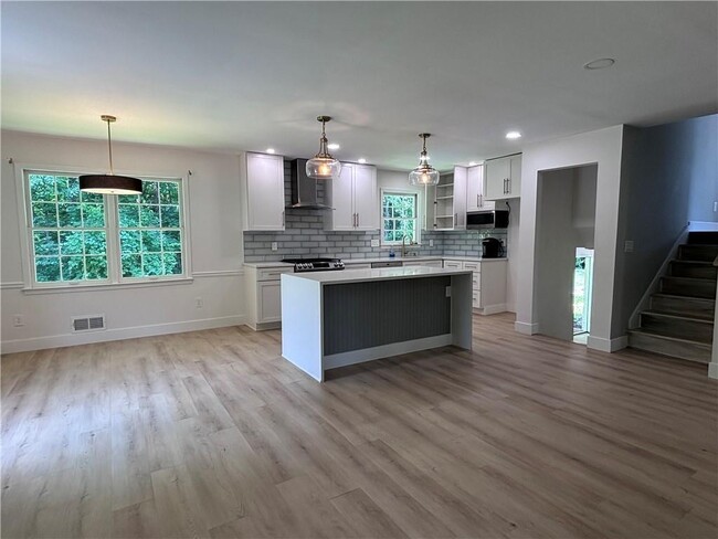 921 James Ct NW in Marietta, GA - Building Photo - Building Photo