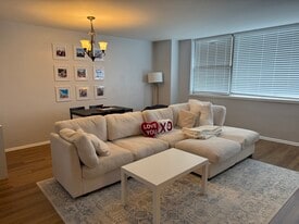 6301 N Sheridan Rd, Unit 12N in Chicago, IL - Building Photo