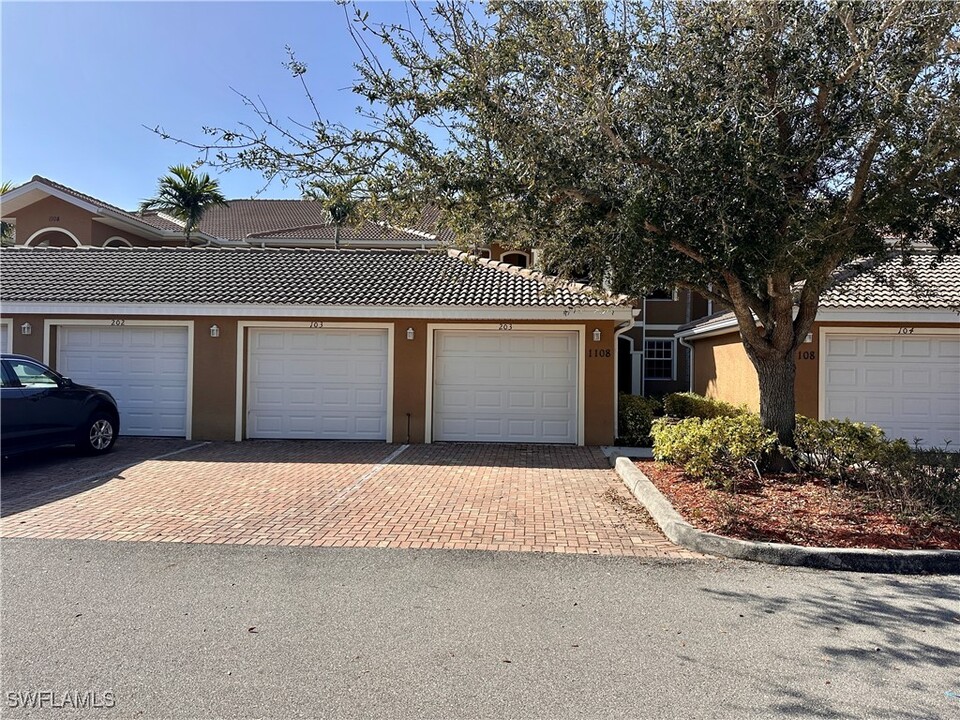 1108 Winding Pines Circle in Cape Coral, FL - Building Photo