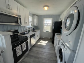 11 Tuttle Ave in Hampton, NH - Building Photo - Building Photo