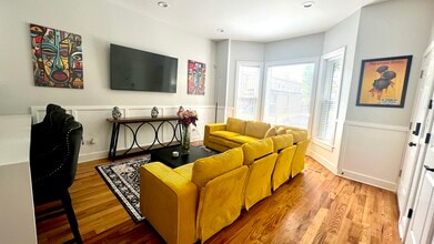 6613 S Langley Ave, Unit La Casa Negra Chicago in Chicago, IL - Building Photo - Building Photo