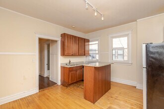 3501 W Fullerton Ave, Unit 3 in Chicago, IL - Building Photo - Building Photo