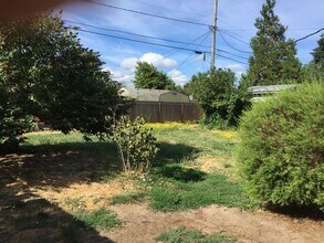 1307 Pleasant St in Springfield, OR - Building Photo - Building Photo